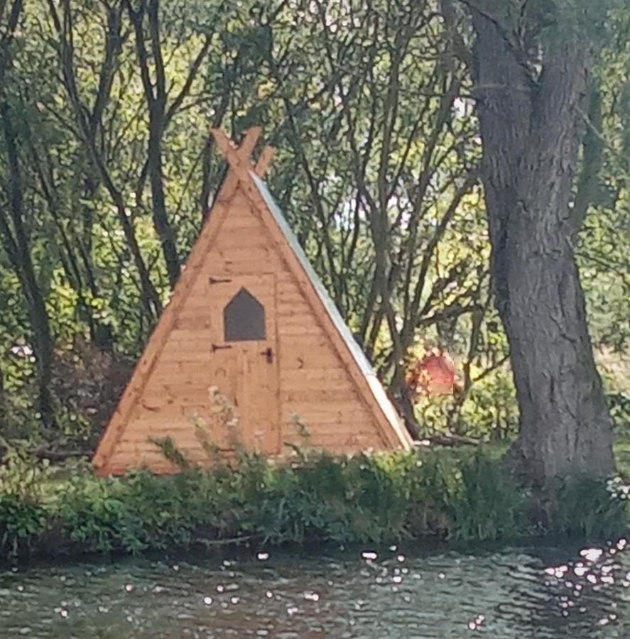 Hotel "George'S" Lakeside Wooden Tipi Clare Esterno foto