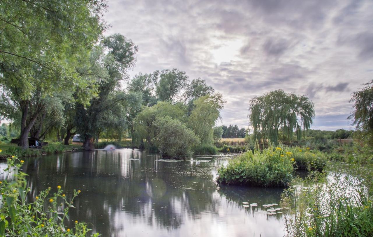 Hotel "George'S" Lakeside Wooden Tipi Clare Esterno foto