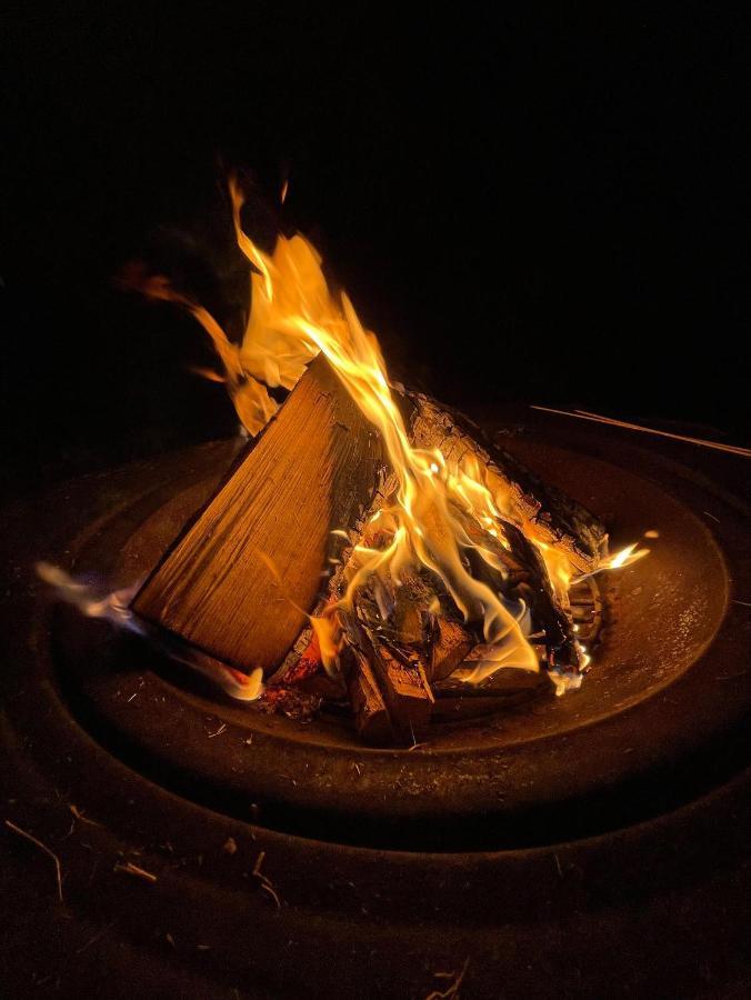 Hotel "George'S" Lakeside Wooden Tipi Clare Esterno foto