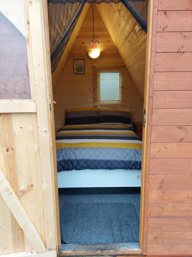 Hotel "George'S" Lakeside Wooden Tipi Clare Esterno foto